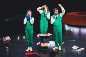 TROIS HOMMES VERTES